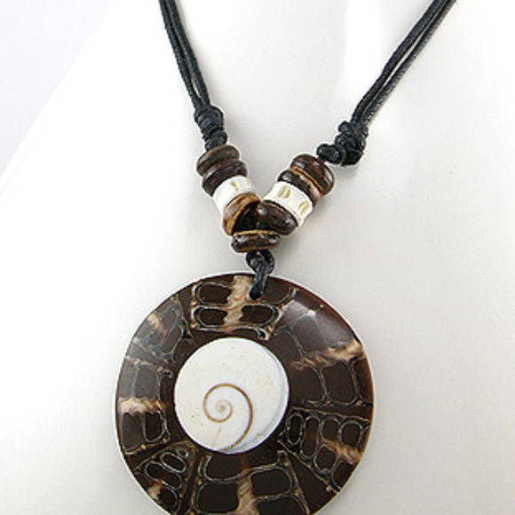 💜3 for 20$: Shell and Wooden Necklace. - Picture 2 of 2